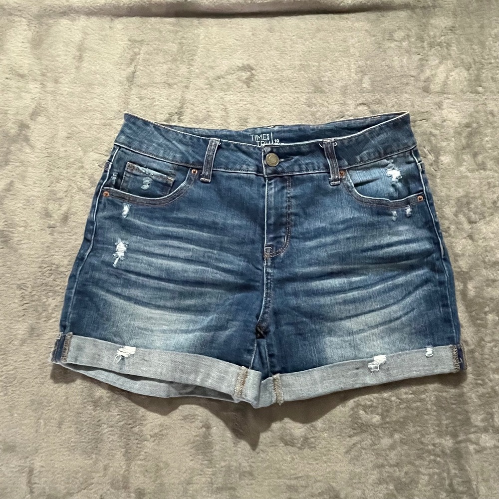 Time and Tru Denim Shorts Womens 10 Blue Mid-Rise Distressed Cuffed Medwash
